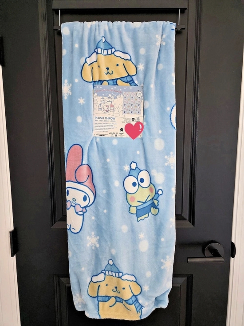 NWT Hello Kitty and Friends Winter Snowflake Plush Throw